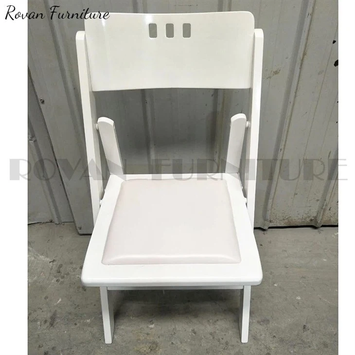 white folding chair